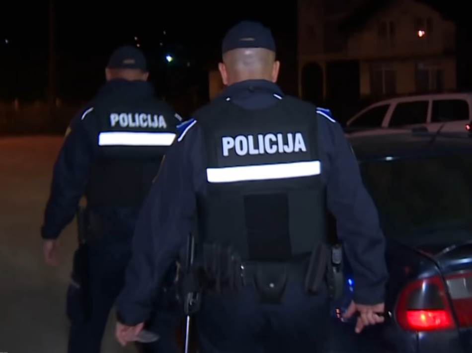 Tijelo muškarca pronađeno na pločniku, uviđaj u toku