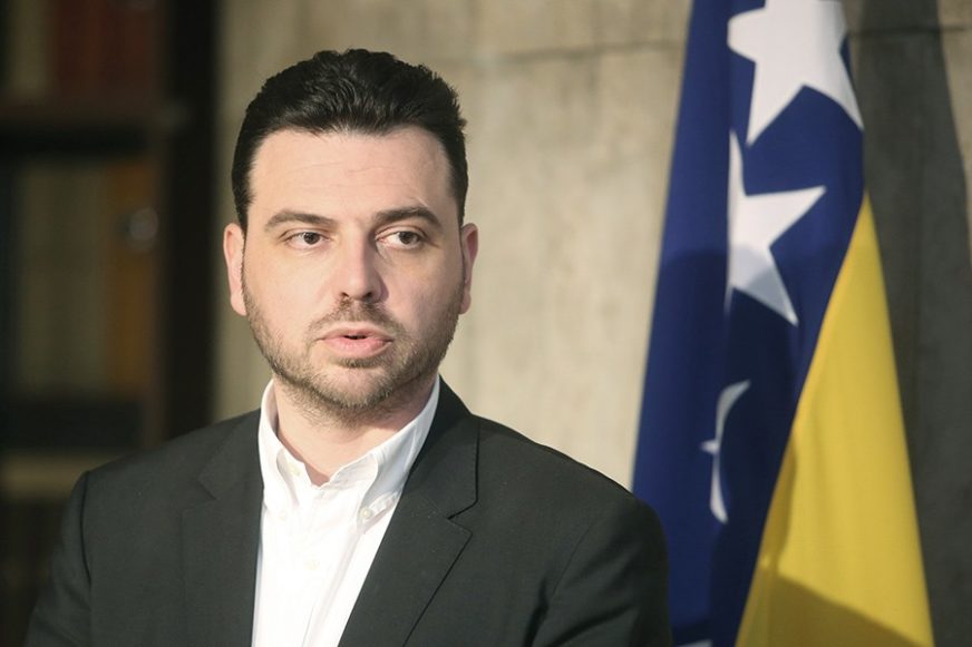 OBRAĆANJE PREDSTAVNIČKOM DOMU Magazinović: Šmita izignorisao i diplomatski kor