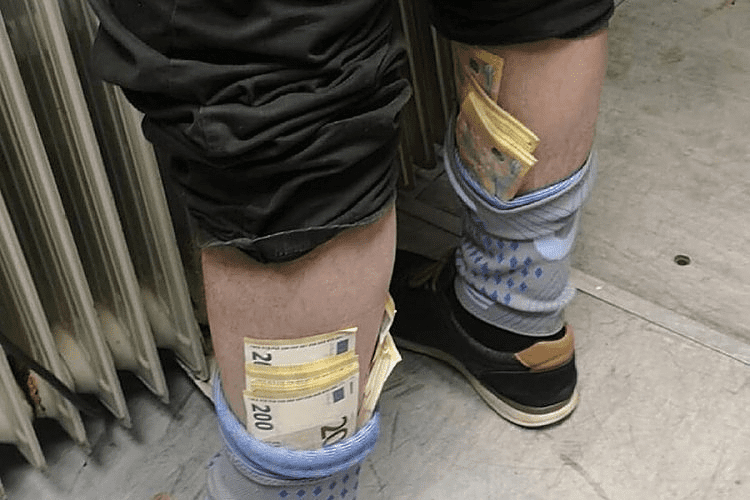 U čarapama krio 70.000 evra: 