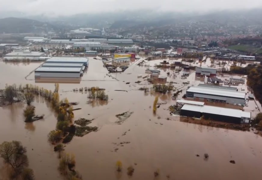 UŽASNI SNIMCI IZ VAZDUHA Dramatične razmjere poplava na području Sarajeva