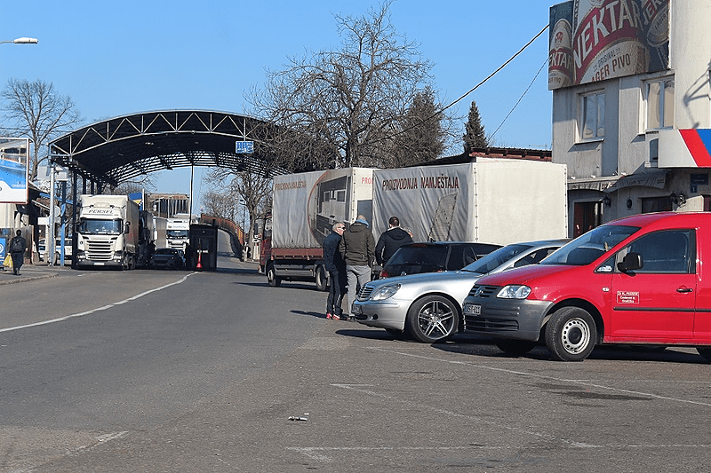 PUTNICI SARAĐUJU SA INSPEKTORIMA Nadzor na graničnim prelazima bez problema