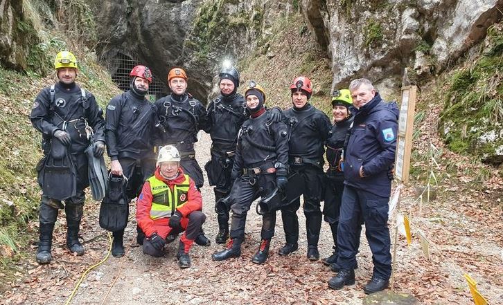 Akcija spasavanja trajala 6 sati: Ovo su heroji koji su poslije 3 dana agonije izvukli porodicu iz pećine (FOTO)