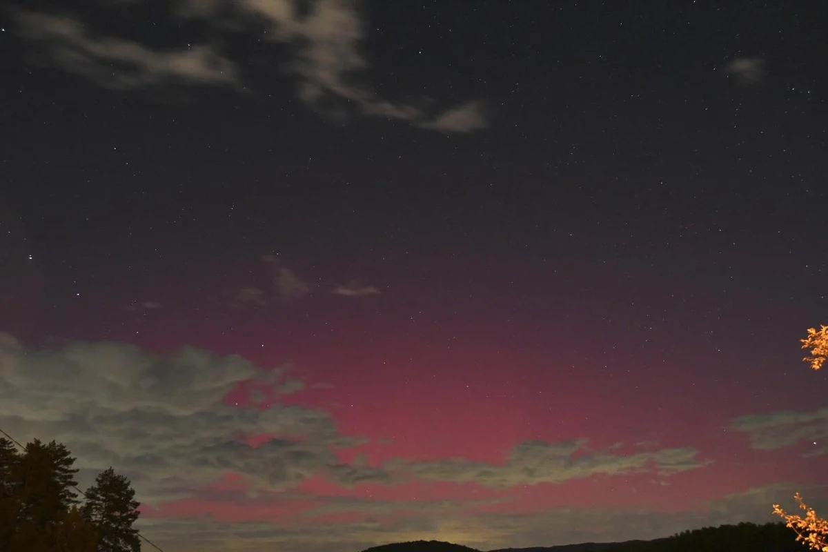 Pogledajte kako je iz Tuzle izgledala aurora borealis: Magija je večeras vladala nebom