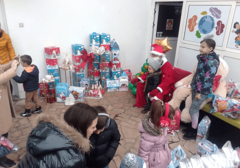 "NI JEDAN MALIŠAN BEZ PAKETIĆA" Na Sokocu podijeljeno oko 200 novogodišnjih poklona