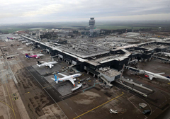 Automobilom uletio na pistu aerodroma "Nikola Tesla", pa se vozikao