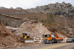 Pogledajte kako teku radovi na sanaciji željezničke pruge u Donjoj Jablanici (FOTO)