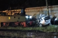 Užasna nesreća: Voz naletio na automobil, vatrogasci sijeku vozilo (FOTO/VIDEO)