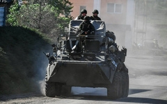 UŽIVO /VIDEO/Zavrće se gas prema Evropi;BUNT u glavnom gradu Letonije!; Snažne eksplozije u Sumskoj oblasti; "Ostajemo u Mariupolju";Pentagon šalje još helikoptera