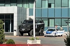 Nakon Schmidtove odluke oko Dodika podignut stepen sigurnosti, Despoti ispred Vlade RS-a /VIDEO/