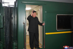 Kako izgleda Kimov oklopni voz: Opremljen oružjem i helikopterom
