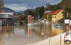 Apokaliptični prizori iz hrvatskih gradova: Nevrijeme stiže i u Srbiju i trajaće 4 dana