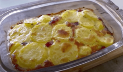 KREMASTI KROMPIR IZ RERNE! Sa pavlakom i sirom – topi se u ustima! Recept koji ćete OBOŽAVATI!