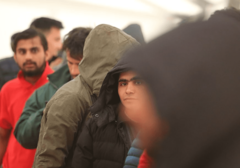 DOK SU PRELAZILI GRANICU Jedna grupa migranta opljačkala drugu