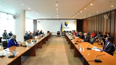 AMBASADORI "PETORKE" I BIH PARLAMENTARCI Sastanak o mogućnosti vraćanja "Inckovog zakona" u parlament