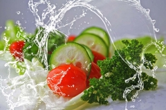 Šta nutricionisti kažu o kombinaciji paradajza i krastavaca u salati