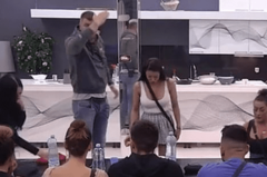 JANJUŠ UDARIO MAJU FLAŠOM Skandaloznim ponašanjem prekinuli emisju