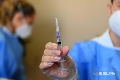 Udario medicinsku sestru zbog davanja vakcine bez pristanka