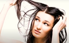 Sušenje fenom može da pomogne: Nekoliko savjeta za kosu uz koje će duže ostati čista i puna volumena