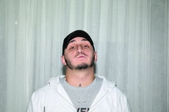 "Ništa nije dovoljno da pokažem koliko mi fališ" Vuk Mob sliku oca od nekoliko metara stavio na ulaz u kuću