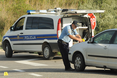 Težak udes kod Okučana: Više povrijeđenih u sudaru teretnog vozila i automobila
