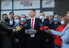 PRILIKA ZA DEMOKRATIJU ILI ZA NOVE "PAPKE" Analitičari o BURNOM RASKIDU koalicije DNS – SNSD