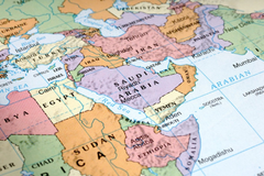 Svijet sa strahom gleda ka istoku