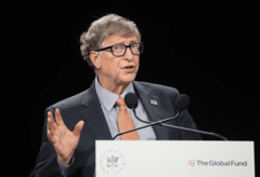 Bil Gejts PRIMIO VAKCINU protiv korona virusa