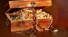 KAKAV SREĆNIK Planinar pronašao kovčeg s blagom