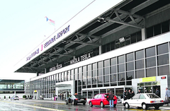 Uhvaćeni na aerodromu: Švercali luksuznu robu, satove i torbe u vrijednosti od 45.000 dolara