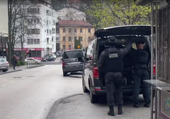 Drama u BiH: Teško povrijeđen SUDSKI POLICAJAC, upotrebom sile savladani napadači