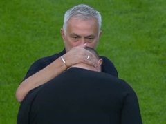 Sreli se Murinjo i Stanković: Rukovanje, zagrljaj, pa poljubac! (VIDEO)