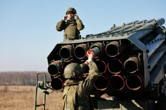 UŽIVO /VIDEO/ Preminuo britanski plaćenik;💰EU drastično smanjuje pomoć; Oborena dva Su-25;  "Postepeno povlačenje" iz Severska 