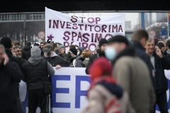 BLOKIRANA SRBIJA,OVI PUTNI PRAVCI Blokirana granica sa BiH, najavljena i blokada pruge