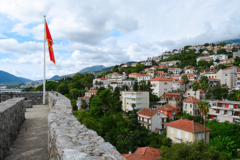 Otvorena birališta u Herceg Novom: Na lokalnim izborima građani biraju novu vlast