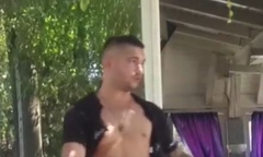 "Samo Cecu puštajte" Ori se Surčin, Šijan slavi rođenje sina, komšije mu cijepaju majicu