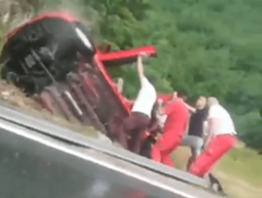 "Tojota" sletjela s puta, četiri djevojke bile u vozilu: Nema povrijeđenih u nesreći kod Mostara