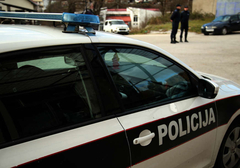 Kamion se prevrnuo, povrijeđena jedna osoba