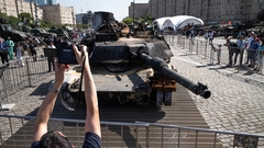 Uništeni "abrams" i "bredli" u blizini Avdejevke (VIDEO)