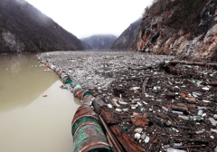 Pukla lančanica na Drini u Višegradu: Plutajući otpad može ugroziti rad hidroelektrane