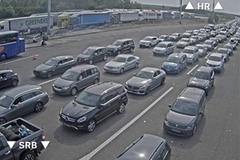 Udarni turistički vikend: Kolone duge 13 kilometara