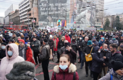 Četvrtu subotu zaredom: Građani Srbije protestuju ispred Vlade Srbije