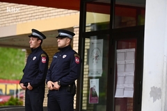 Policajci dežuraju ispred škole u Istočnom Sarajevu: Učenik na tabli napisao da će pobiti cijelu prvu smjenu
