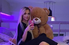 "OBOŽAVAOCI NA BALKANSKI NAČIN" Pročitajte morbidne poruke koje je dobila srbijanska youtuberka prije samoubistva