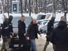 Nešić bez lisica sproveden u policijske prostorije (VIDEO)