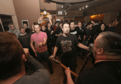 Ko ima povišenu temperaturu, ide kući: Evo kakve još preporuke važe za IZVOĐAČE MUZIKE UŽIVO