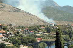 LJUDSKI FAKTOR UZROK I OVOG POŽARA Trebinjski vatrogasci se bore sa još jednom stihijom