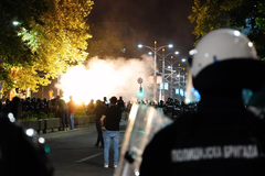 MUP Srbije: U napadu na prostorije SNS-a povrijeđen policajac