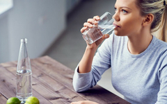 Čuvajte svoje zdravlje: Šta se događa u tijelu ukoliko pijete samo jednu čašu vode dnevno