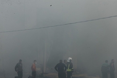 PRONAĐENO 12 TIJELA U požaru u fabrici baruta poginulo 16 osoba