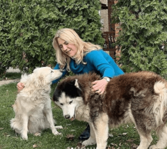 "MNOGO ZNAČE CIJELOJ PORODICI" Predsjednica Srpske objavila fotografije druženja sa psima Bartom i Belom